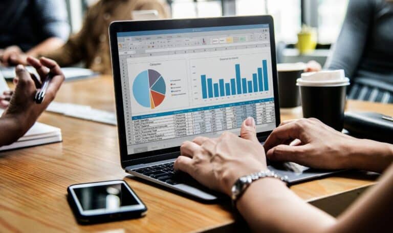 So sánh Power BI Free (miễn phí) và Power BI Pro (trả phí)